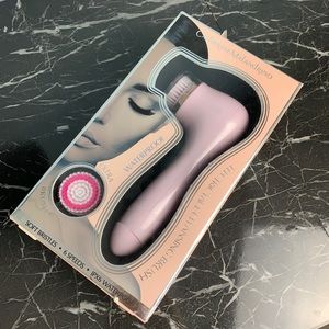 Catherine Malandrino Electric Face Cleansing Brush